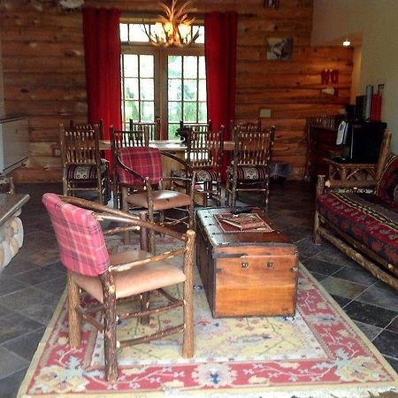 סקניאטלס Finger Lakes Lodging מראה חיצוני תמונה