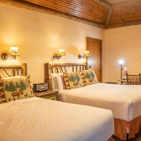 סקניאטלס Finger Lakes Lodging מראה חיצוני תמונה