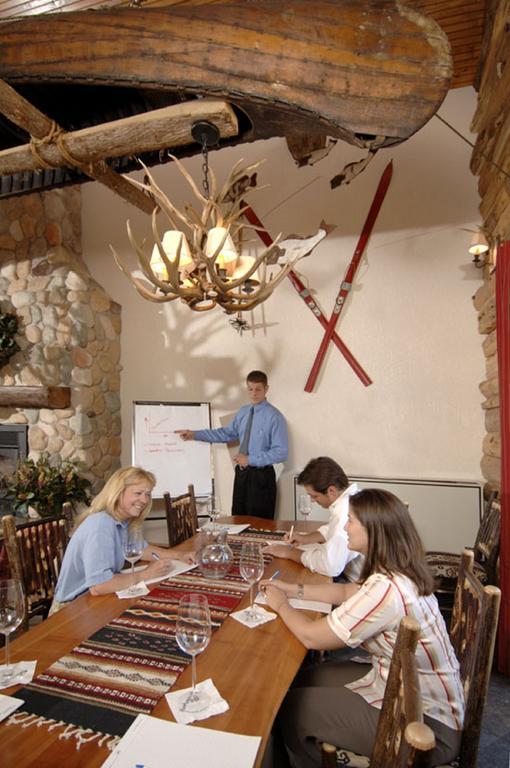 סקניאטלס Finger Lakes Lodging מראה חיצוני תמונה
