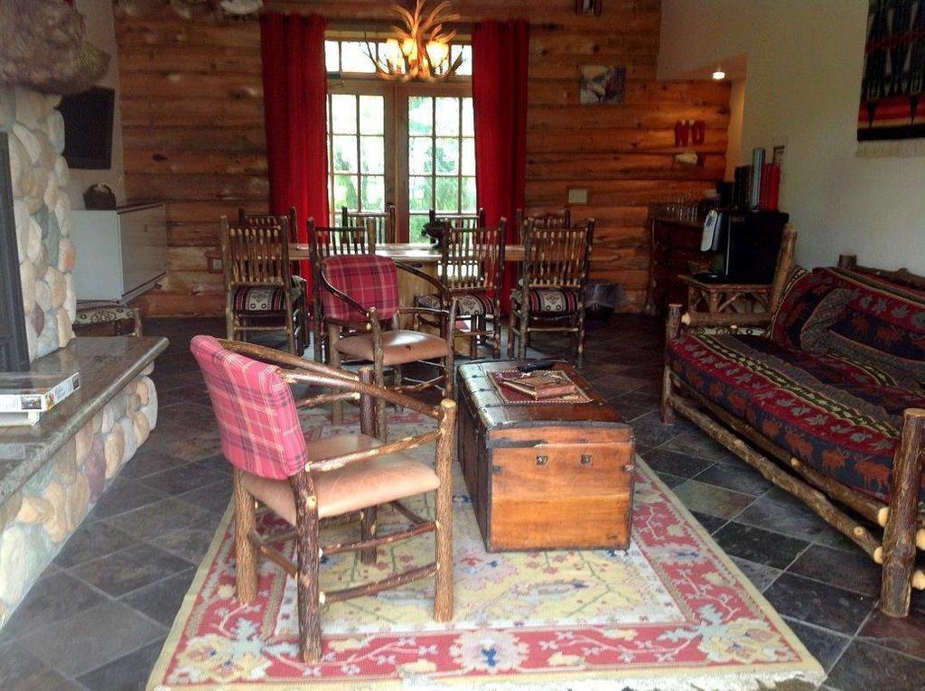 סקניאטלס Finger Lakes Lodging מראה חיצוני תמונה