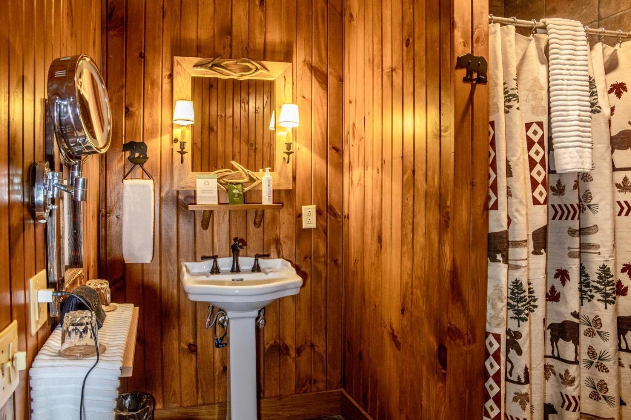 סקניאטלס Finger Lakes Lodging מראה חיצוני תמונה