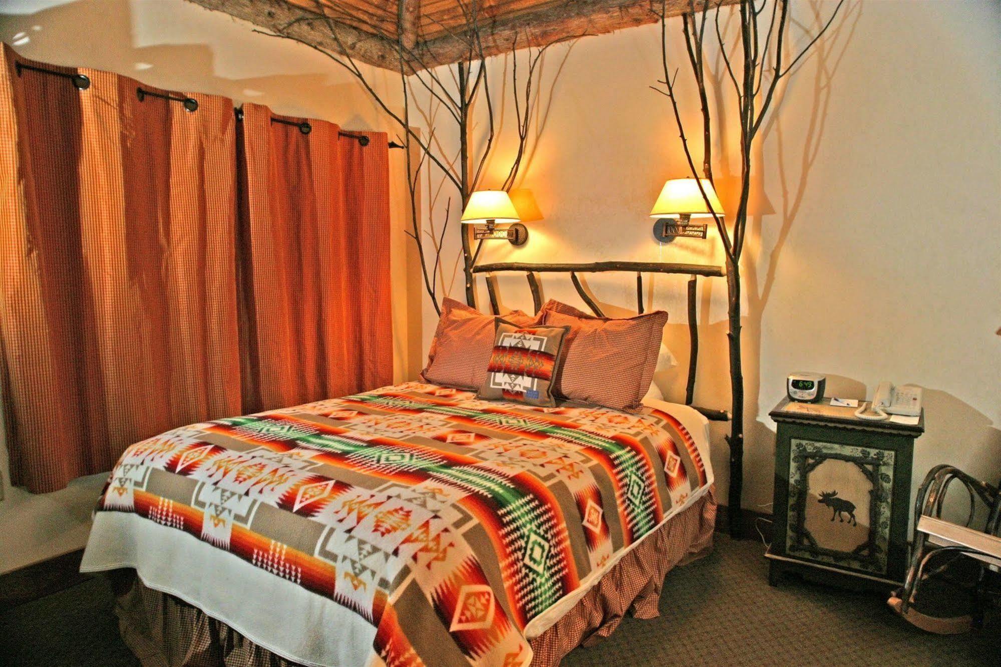 סקניאטלס Finger Lakes Lodging מראה חיצוני תמונה