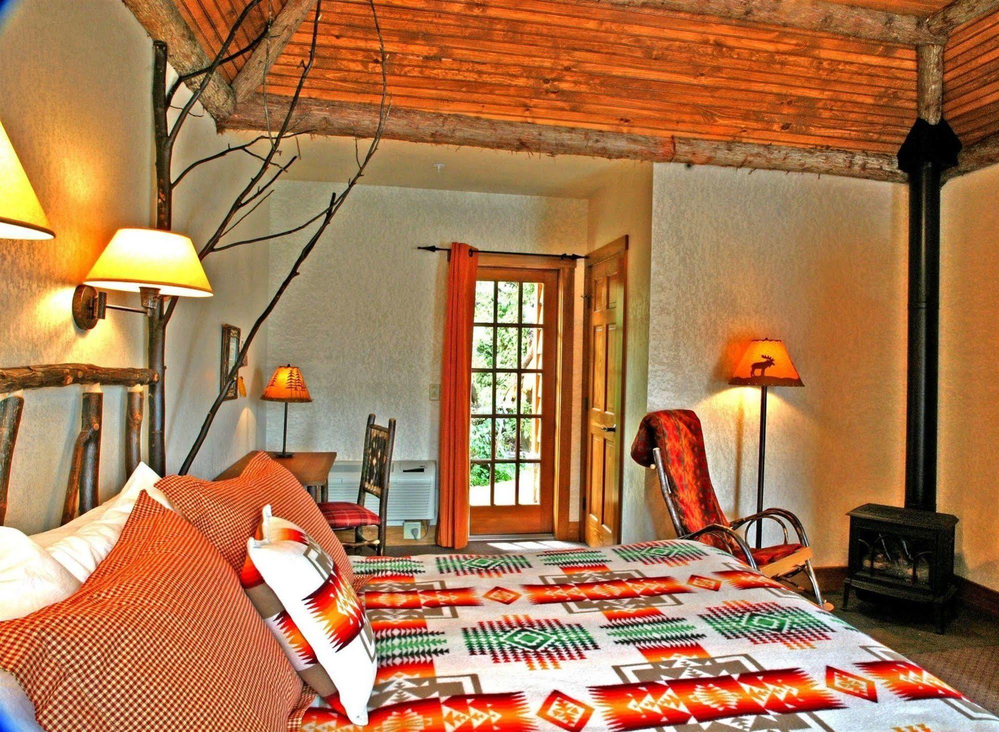 סקניאטלס Finger Lakes Lodging מראה חיצוני תמונה