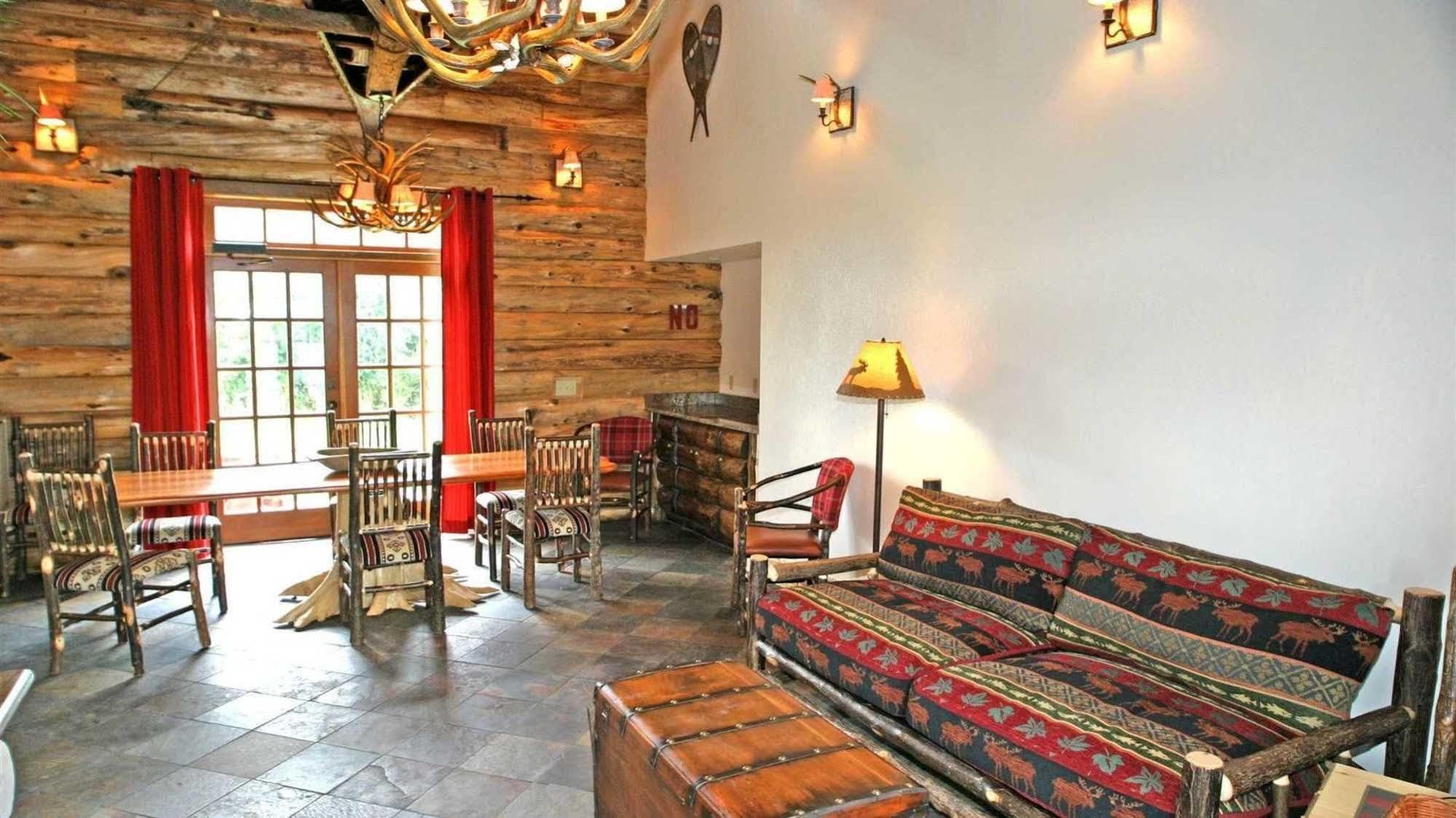 סקניאטלס Finger Lakes Lodging מראה חיצוני תמונה